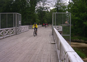 Grenzbrücke im Park